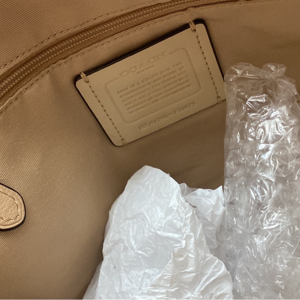 Coach like NEW - Picture 2 of 11